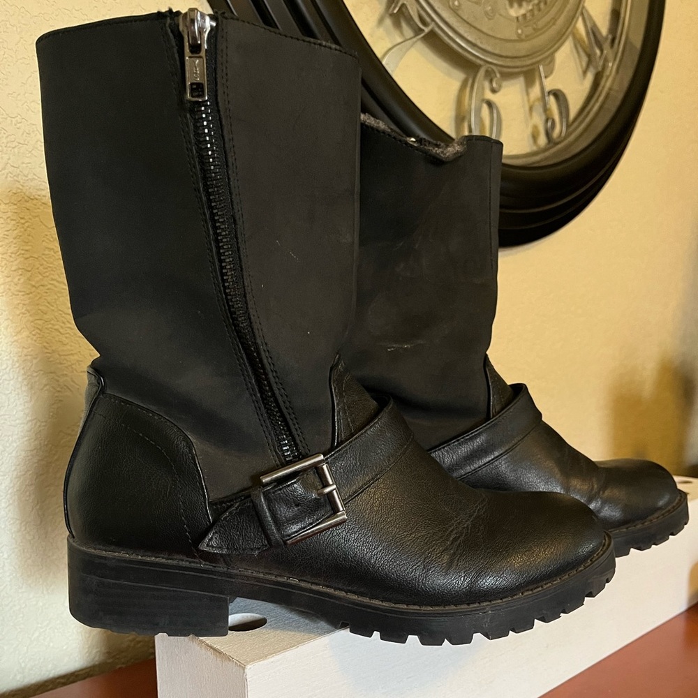 Mossimo moto boots - can be worn two ways